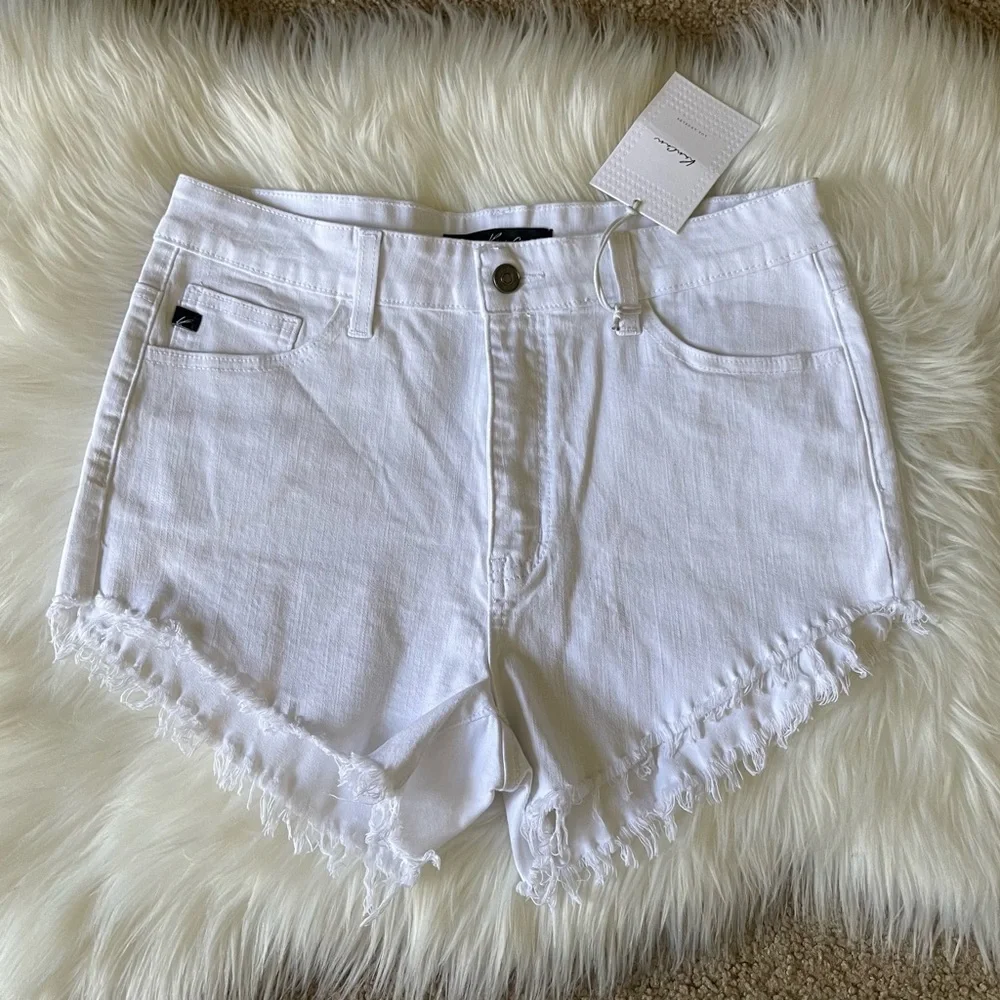 Kancan Women’s High Rise Stretch White Short Size 29. NWT